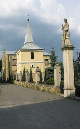 Dzwonnica przy Kościele w Żarnowcu