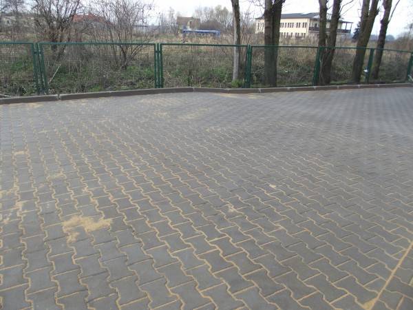 : Nowy parking w Żarnowcu.