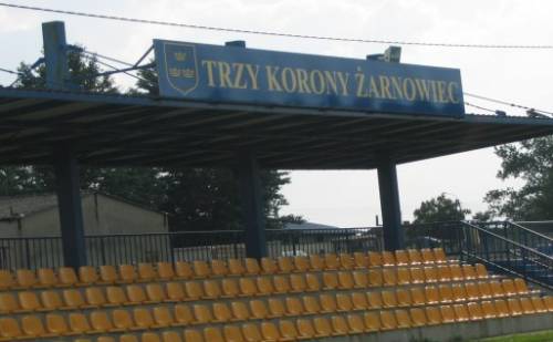 Trybuny stadionu TRZY KORONY w Żarnowcu, przy ul. Miechowskiej i Kościuszki